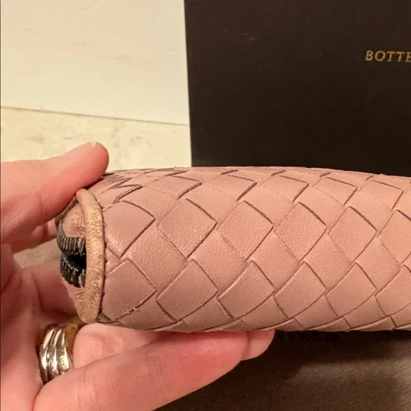 Bottega Veneta Intrecciato Leather zippy wallet in Mauve Full Inclusion - Picture 14 of 15
